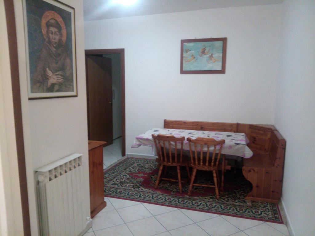 Le Case Di Tiberio Assisi Bagian luar foto
